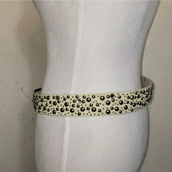 Cream M genuine leather with silver rivets - Picture 4 of 7